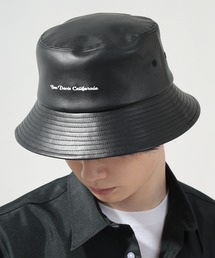 BEN DAVIS（ベンデイビス）の「【BEN DAVIS/ベンデイビス】フェイクレザー ブランドロゴ バケットハット（ハット・メンズ）」