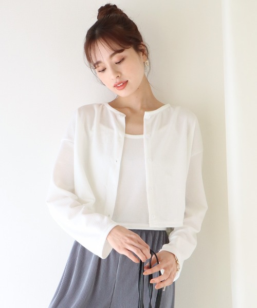 BLUEEAST(ブルーイースト)の「カーディガン&キャミソールセット アンサンブル(アンサンブル・レディース・ブラック/イエロー/アイボリー/モカ/カーキ・MEDIUM)」の2枚目の写真