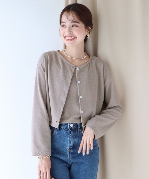 BLUEEAST(ブルーイースト)の「カーディガン&キャミソールセット アンサンブル(アンサンブル・レディース・ブラック/イエロー/アイボリー/モカ/カーキ・MEDIUM)」の4枚目の写真