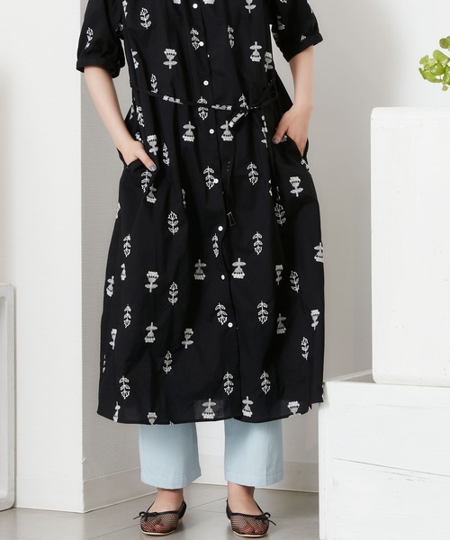 POU DOU DOU（プードゥドゥ）の「ボタニカル刺繍ワンピース（ワンピース・レディース・アイボリー/ブラック/ブルー・3）」の6枚目の写真