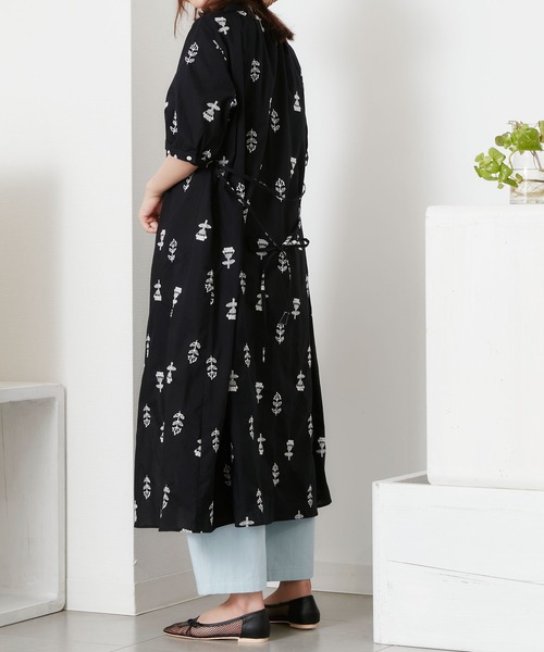 POU DOU DOU（プードゥドゥ）の「ボタニカル刺繍ワンピース（ワンピース・レディース・アイボリー/ブラック/ブルー・3）」の7枚目の写真