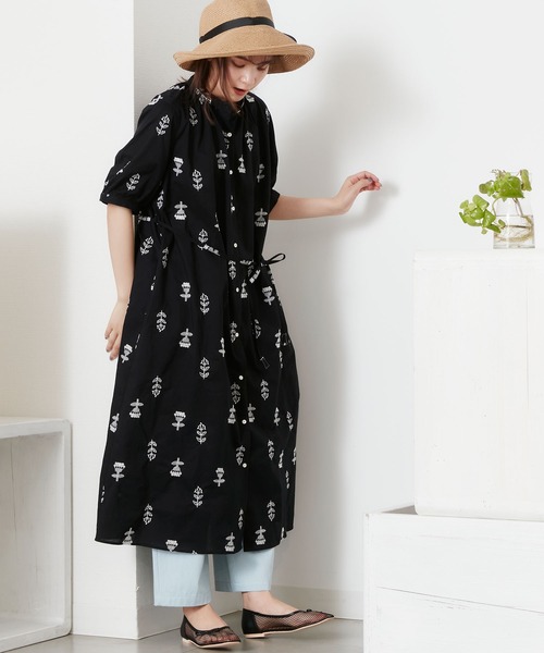 POU DOU DOU（プードゥドゥ）の「ボタニカル刺繍ワンピース（ワンピース・レディース・アイボリー/ブラック/ブルー・3）」の9枚目の写真