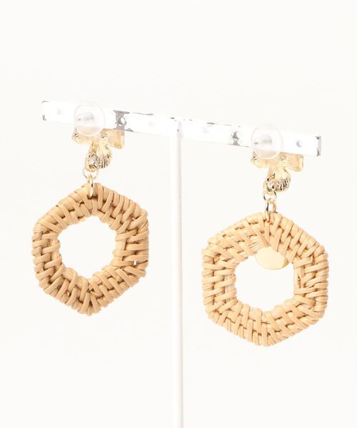 tone（トーン）の「【Sunny days】Bali ata pierce（ピアス（両耳用）・レディース・ベージュ・FREE）」の2枚目の写真