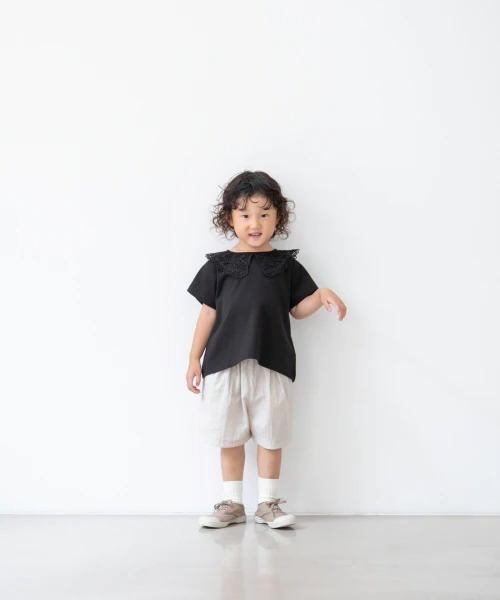 LOWRYS FARM（ローリーズファーム）の「レースエリツキＴシャツ　952941（Tシャツ/カットソー・キッズ・ベージュ/ブラック/オフホワイト・120cm/110cm/130cm）」の6枚目の写真