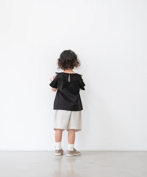 LOWRYS FARM（ローリーズファーム）の「レースエリツキＴシャツ　952941（Tシャツ/カットソー・キッズ・ベージュ/ブラック/オフホワイト・120cm/110cm/130cm）」の7枚目の写真