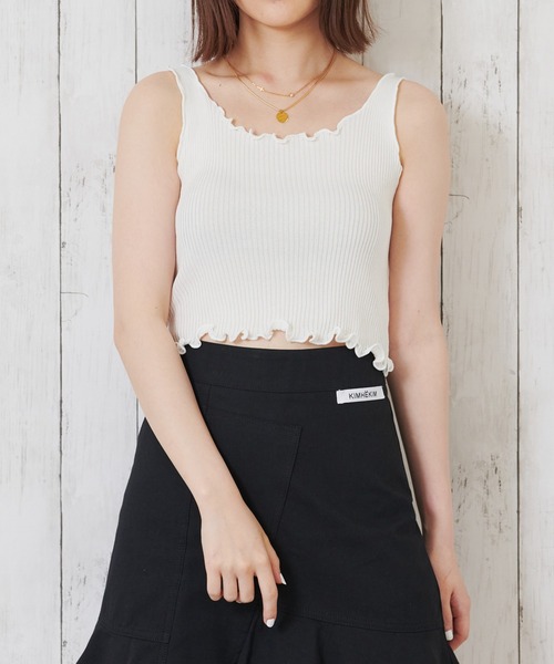 Anuenue（アヌエヌエ）の「フリルデザイン ショート丈リブタンクトップ（タンクトップ・レディース・ホワイト/ブラック/パープル/ピンク/クリーム・FREE）」の16枚目の写真