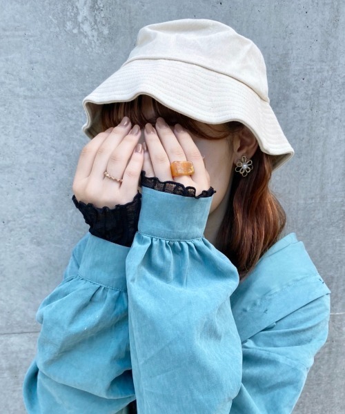 nemne store（ネンネストア）の「【accessory】気分屋さんのウネウネバケットハット（ハット・レディース・ブラック/アイボリー・F）」の4枚目の写真