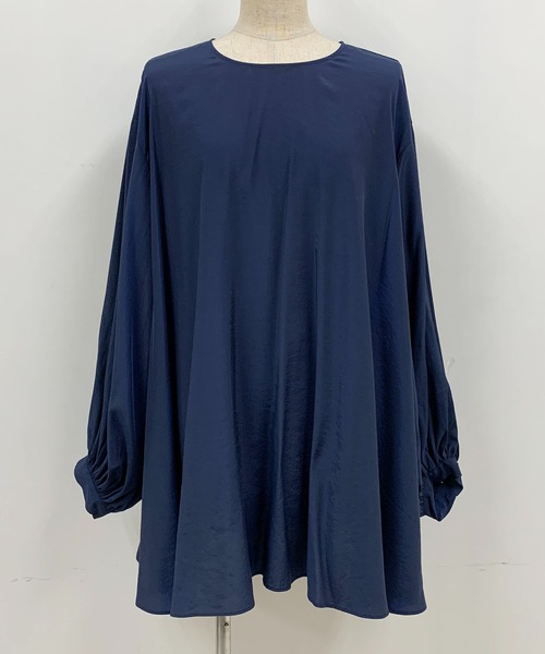 PICCIN（ピッチン）の「ボリュームスリーブドレープブラウス（シャツ/ブラウス・レディース・ベージュ/ネイビー・M）」の8枚目の写真