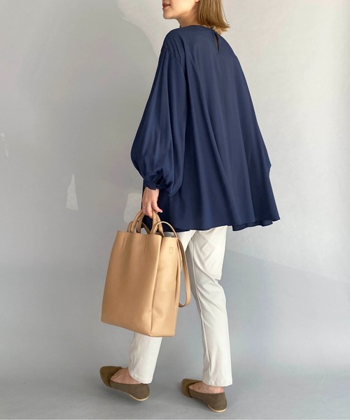 PICCIN（ピッチン）の「ボリュームスリーブドレープブラウス（シャツ/ブラウス・レディース・ベージュ/ネイビー・M）」の3枚目の写真