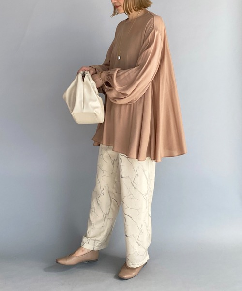 PICCIN（ピッチン）の「ボリュームスリーブドレープブラウス（シャツ/ブラウス・レディース・ベージュ/ネイビー・M）」の21枚目の写真