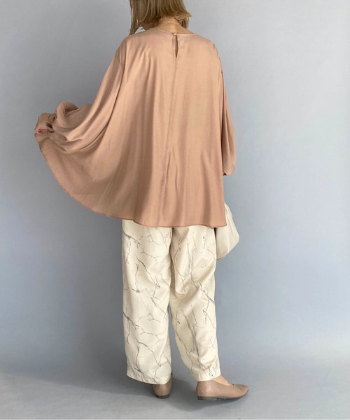 PICCIN（ピッチン）の「ボリュームスリーブドレープブラウス（シャツ/ブラウス・レディース・ベージュ/ネイビー・M）」の17枚目の写真