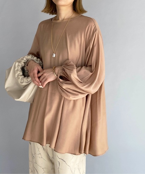 PICCIN（ピッチン）の「ボリュームスリーブドレープブラウス（シャツ/ブラウス・レディース・ベージュ/ネイビー・M）」の7枚目の写真