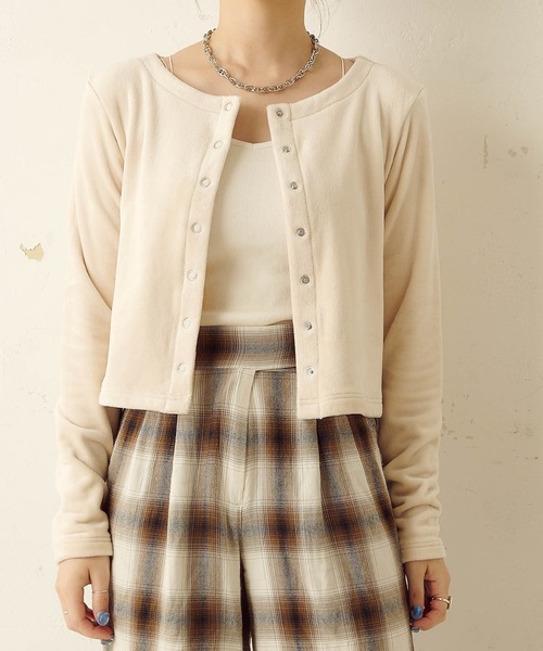 TERRITOIRE(テリトワール)の「ベロアチビカーディガン(カーディガン/ボレロ・レディース・ネイビー/ブラウン/グレー/ピンク/アイボリー・FREE)」の13枚目の写真