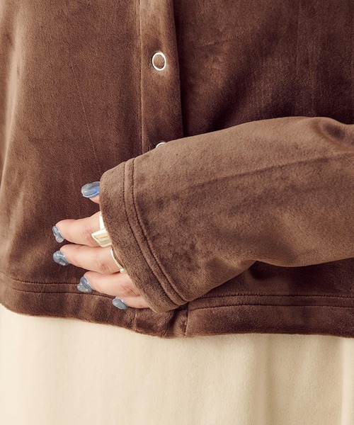 TERRITOIRE(テリトワール)の「ベロアチビカーディガン(カーディガン/ボレロ・レディース・ネイビー/ブラウン/グレー/ピンク/アイボリー・FREE)」の15枚目の写真