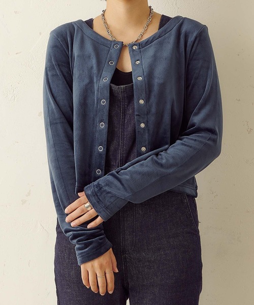 TERRITOIRE(テリトワール)の「ベロアチビカーディガン(カーディガン/ボレロ・レディース・ネイビー/ブラウン/グレー/ピンク/アイボリー・FREE)」の11枚目の写真