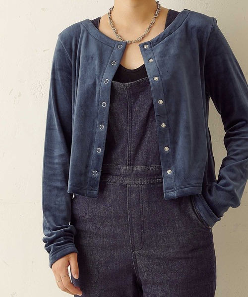 TERRITOIRE(テリトワール)の「ベロアチビカーディガン(カーディガン/ボレロ・レディース・ネイビー/ブラウン/グレー/ピンク/アイボリー・FREE)」の8枚目の写真