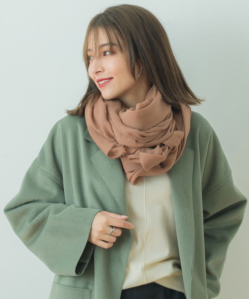 macocca（マコッカ）の「大判無地ストール（ストール/ショール・レディース・チャコールグレー/ライトグレー/グレー/サックスブルー/ピンク/ライム/イエロー/オレンジ/ブルー/グリーン/ライトブラウン/ミント/ブルーグレー/スモークグレー/グリーン系その他/イエロー系その他/スモークピンク/グレイッシュベージュ/オレンジ系/アイボリー/ラベンダー/チョコ/ライトベージュ/ベージュ/ブラウン/ブラウン系その他/サンドベージュ・FREE）」の9枚目の写真