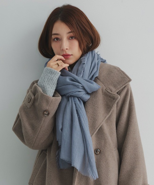 macocca（マコッカ）の「大判無地ストール（ストール/ショール・レディース・チャコールグレー/ライトグレー/グレー/サックスブルー/ピンク/ライム/イエロー/オレンジ/ブルー/グリーン/ライトブラウン/ミント/ブルーグレー/スモークグレー/グリーン系その他/イエロー系その他/スモークピンク/グレイッシュベージュ/オレンジ系/アイボリー/ラベンダー/チョコ/ライトベージュ/ベージュ/ブラウン/ブラウン系その他/サンドベージュ・FREE）」の5枚目の写真