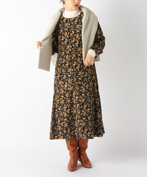 NOLLEY’S(ノーリーズ)の「◇【WEB限定カラーあり】フラワープリントワンピース(ワンピース・レディース・ホワイト系その他5/ブラック系その他3/ブラック系その他4/ベージュ系その他3・38)」の2枚目の写真