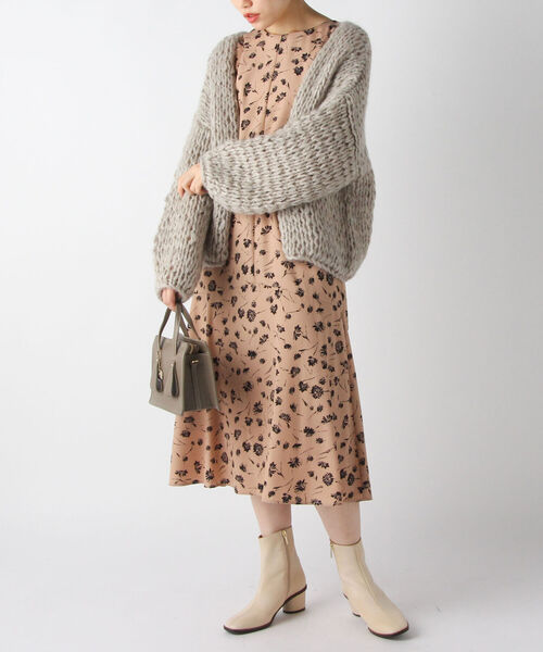 NOLLEY’S(ノーリーズ)の「◇【WEB限定カラーあり】フラワープリントワンピース(ワンピース・レディース・ホワイト系その他5/ブラック系その他3/ブラック系その他4/ベージュ系その他3・38)」の4枚目の写真