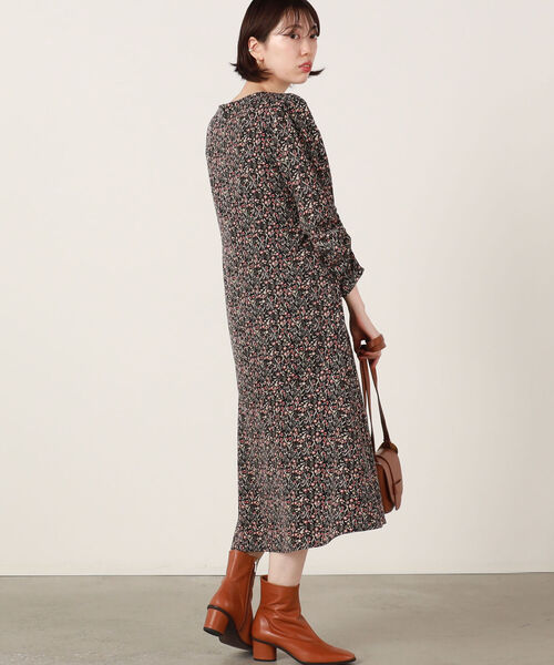 NOLLEY’S(ノーリーズ)の「◇【WEB限定カラーあり】フラワープリントワンピース(ワンピース・レディース・ホワイト系その他5/ブラック系その他3/ブラック系その他4/ベージュ系その他3・38)」の13枚目の写真