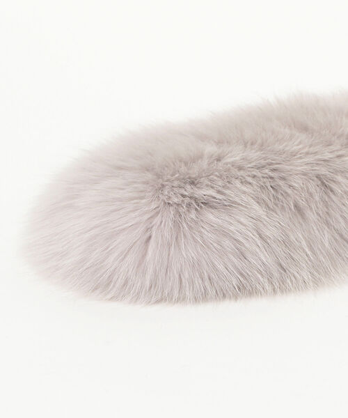 EFFE BEAMS(エッフェビームス)の「EFFE BEAMS / シャドーフォックス ティペット(ストール/ショール・レディース・ライトグレー/ベージュ・ONE SIZE)」の4枚目の写真