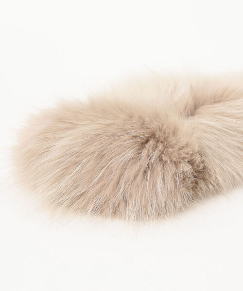 EFFE BEAMS(エッフェビームス)の「EFFE BEAMS / シャドーフォックス ティペット(ストール/ショール・レディース・ライトグレー/ベージュ・ONE SIZE)」の7枚目の写真