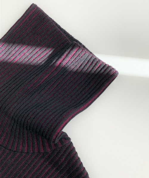 Q（キュー）の「バイカラーリブタートルニット（ニット/セーター・レディース・ブラック/アイボリー・MEDIUM）」の10枚目の写真