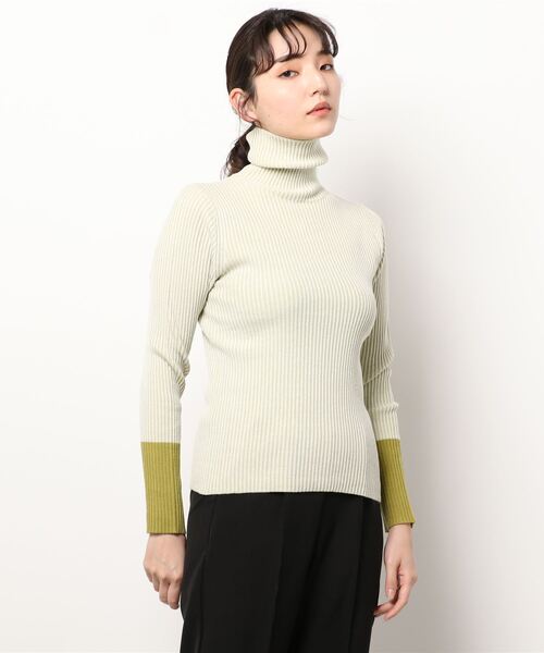 Q（キュー）の「バイカラーリブタートルニット（ニット/セーター・レディース・ブラック/アイボリー・MEDIUM）」の3枚目の写真