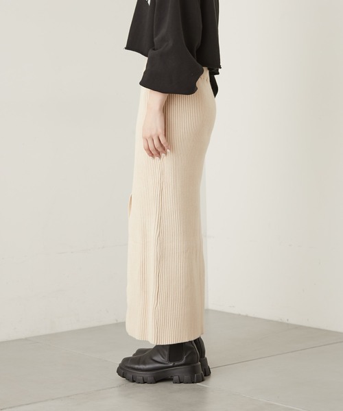 Chico(チコ)の「ニットスリットロングスカート(スカート・レディース・ブラック/ブラウン/アイボリー・FREE)」の17枚目の写真