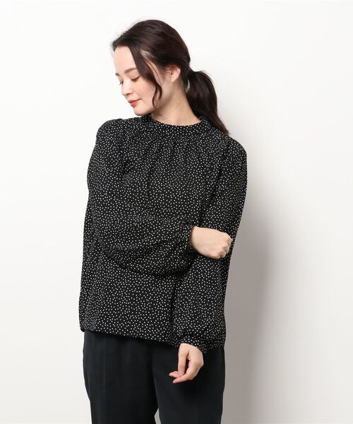 Te chichi TERRASSE(テチチテラス)の「プリントスタンドネックブラウス(シャツ/ブラウス・レディース・ブラック/ネイビー/マスタード/モカ・フリ-)」の2枚目の写真