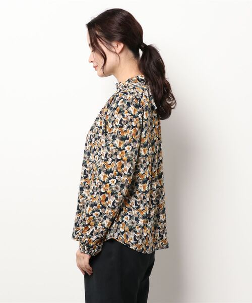 Te chichi TERRASSE(テチチテラス)の「プリントスタンドネックブラウス(シャツ/ブラウス・レディース・ブラック/ネイビー/マスタード/モカ・フリ-)」の5枚目の写真
