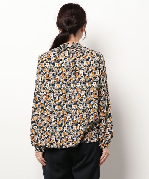Te chichi TERRASSE(テチチテラス)の「プリントスタンドネックブラウス(シャツ/ブラウス・レディース・ブラック/ネイビー/マスタード/モカ・フリ-)」の6枚目の写真