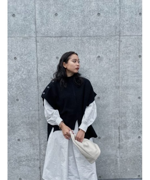 MOUSSY(マウジー)の「USEFUL KNIT ベスト(ニット/セーター・レディース・チャコールグレー/ブラック/アイボリー・FREE)」の21枚目の写真