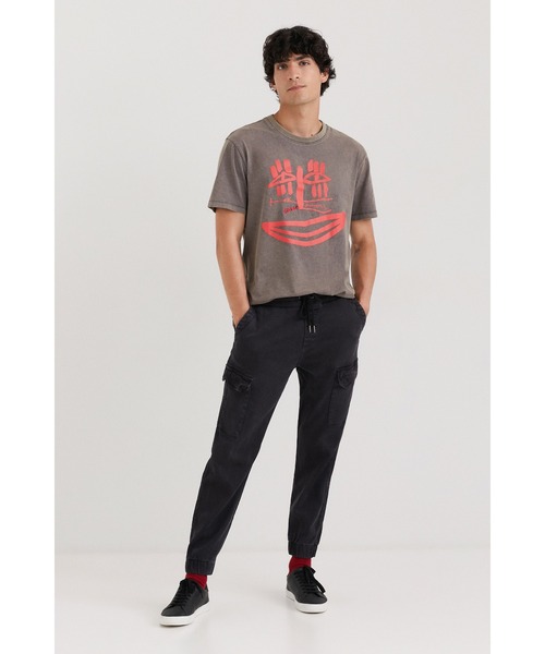 Desigual(デシグアル)の「ネコ科動物 Tシャツ(Tシャツ/カットソー・メンズ・ブラック/レッド・L/XL/S/M/XXL)」の6枚目の写真