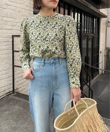 フラワーパフショルブラウス