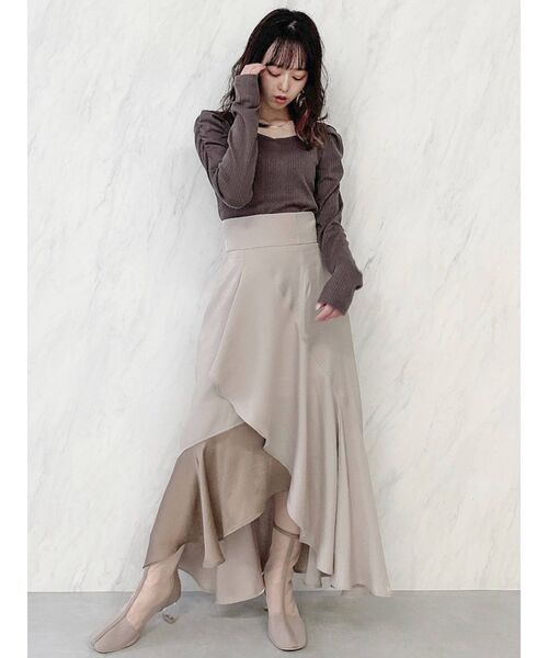 dazzlin(ダズリン)の「シャイニーラッフルフレアスカート(スカート・レディース・グレー/ブルー/ベージュ・FREE)」の6枚目の写真