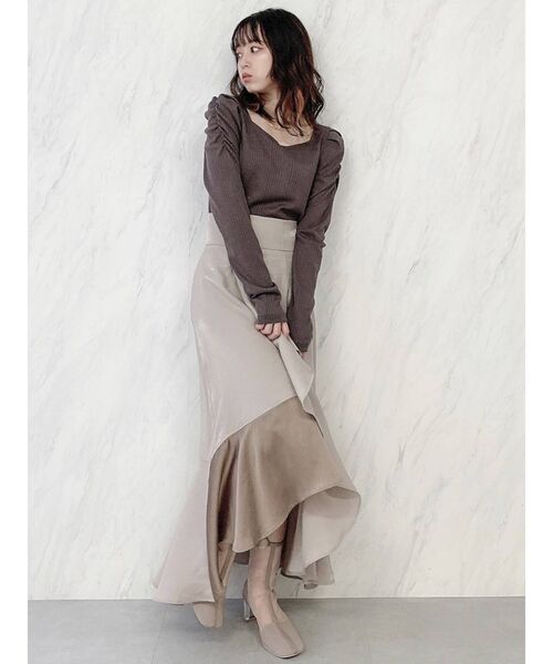 dazzlin(ダズリン)の「シャイニーラッフルフレアスカート(スカート・レディース・グレー/ブルー/ベージュ・FREE)」の7枚目の写真