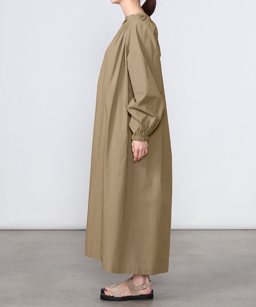 nicholson and nicholson(ニコルソンアンドニコルソン)の「nicholson & nicholson | ギャザーシャツドレス WOMEN(ワンピース・レディース・ブラック/ベージュ・38)」の7枚目の写真