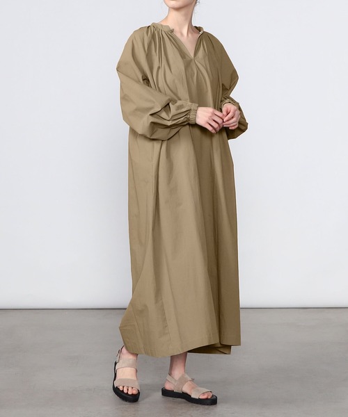 nicholson and nicholson(ニコルソンアンドニコルソン)の「nicholson & nicholson | ギャザーシャツドレス WOMEN(ワンピース・レディース・ブラック/ベージュ・38)」の6枚目の写真