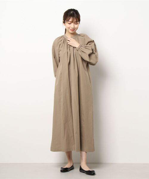nicholson and nicholson(ニコルソンアンドニコルソン)の「nicholson & nicholson | ギャザーシャツドレス WOMEN(ワンピース・レディース・ブラック/ベージュ・38)」の14枚目の写真