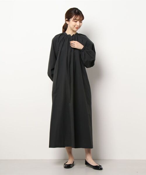nicholson and nicholson(ニコルソンアンドニコルソン)の「nicholson & nicholson | ギャザーシャツドレス WOMEN(ワンピース・レディース・ブラック/ベージュ・38)」の15枚目の写真