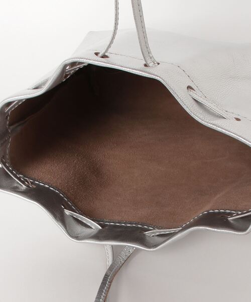 MASTER&Co（マスターアンドコー）の「MASTER & CO./マスターアンドコー　GOAT DRAWSTRING BAG GLITTER　巾着バッグ（ショルダーバッグ・レディース・シルバー・FREE）」の3枚目の写真