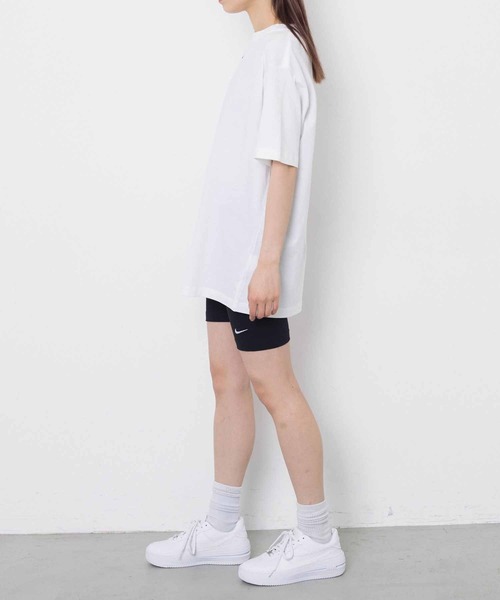 NIKE(ナイキ)の「NIKE WMNS NSW ESS BF LBR S/S TEE DN5698(Tシャツ/カットソー・レディース・ホワイト/ブラック・MEDIUM)」の6枚目の写真