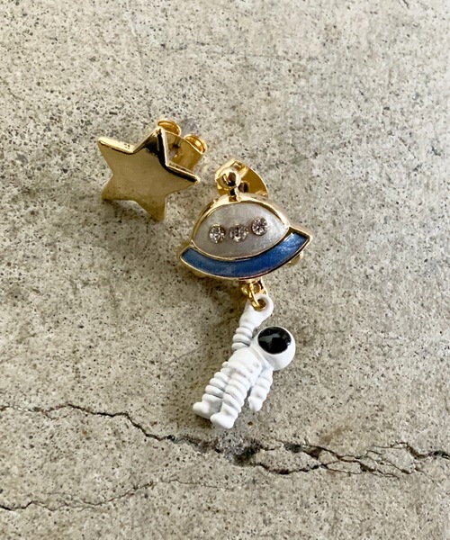 gargle(ガーグル)の「gargle ガーグル:さらわれた宇宙飛行士 チタンポストピアス(ピアス(両耳用)・レディース・ホワイト/ブラック・FREE)」の10枚目の写真