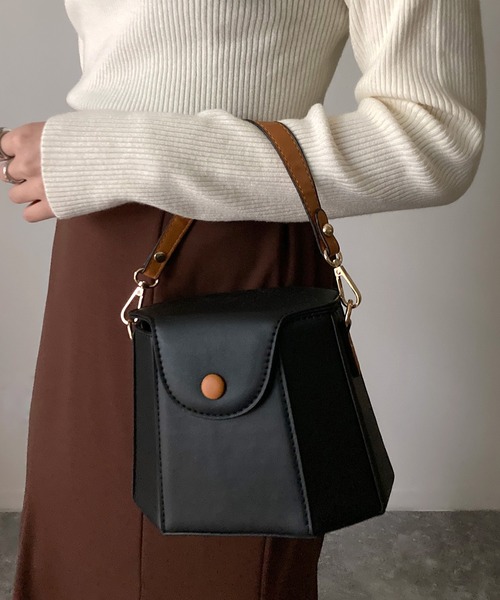 Riberry（リベリー）の「八角形バニティバッグ（ショルダーバッグ・レディース・ブラック/ホワイト・FREE）」の2枚目の写真