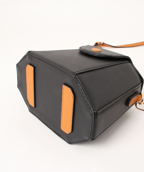 Riberry（リベリー）の「八角形バニティバッグ（ショルダーバッグ・レディース・ブラック/ホワイト・FREE）」の12枚目の写真