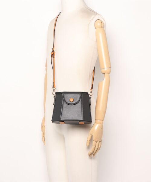 Riberry（リベリー）の「八角形バニティバッグ（ショルダーバッグ・レディース・ブラック/ホワイト・FREE）」の15枚目の写真