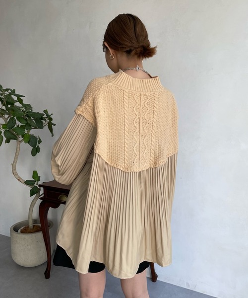 DouDou(ドゥドゥ)の「【WEB限定】プリーツ切替ケーブルニットプルーバー(シャツ/ブラウス・レディース・ブラック/ブラウン/ベージュ/チャコールグレー/オフホワイト/ライトベージュ・FREE)」の5枚目の写真