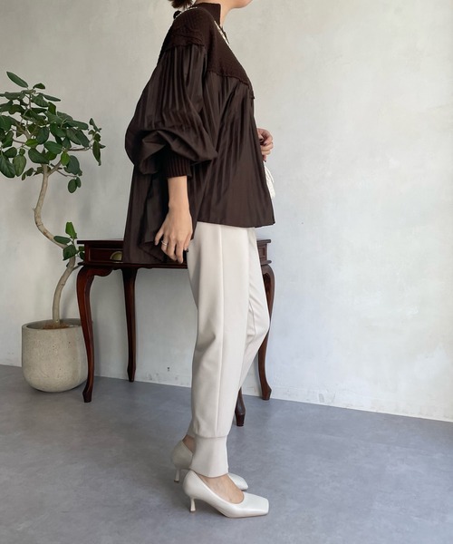 DouDou(ドゥドゥ)の「【WEB限定】プリーツ切替ケーブルニットプルーバー(シャツ/ブラウス・レディース・ブラック/ブラウン/ベージュ/チャコールグレー/オフホワイト/ライトベージュ・FREE)」の14枚目の写真